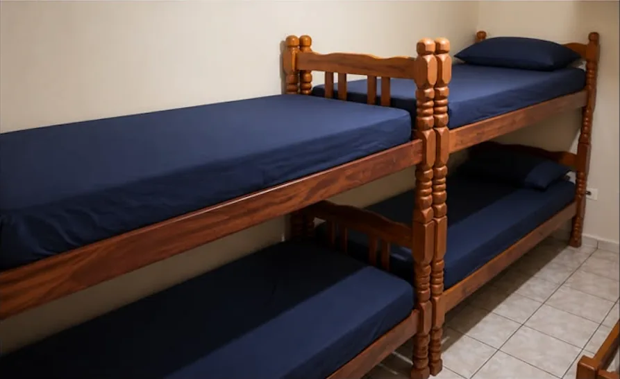 Segundo quarto com dois beliches